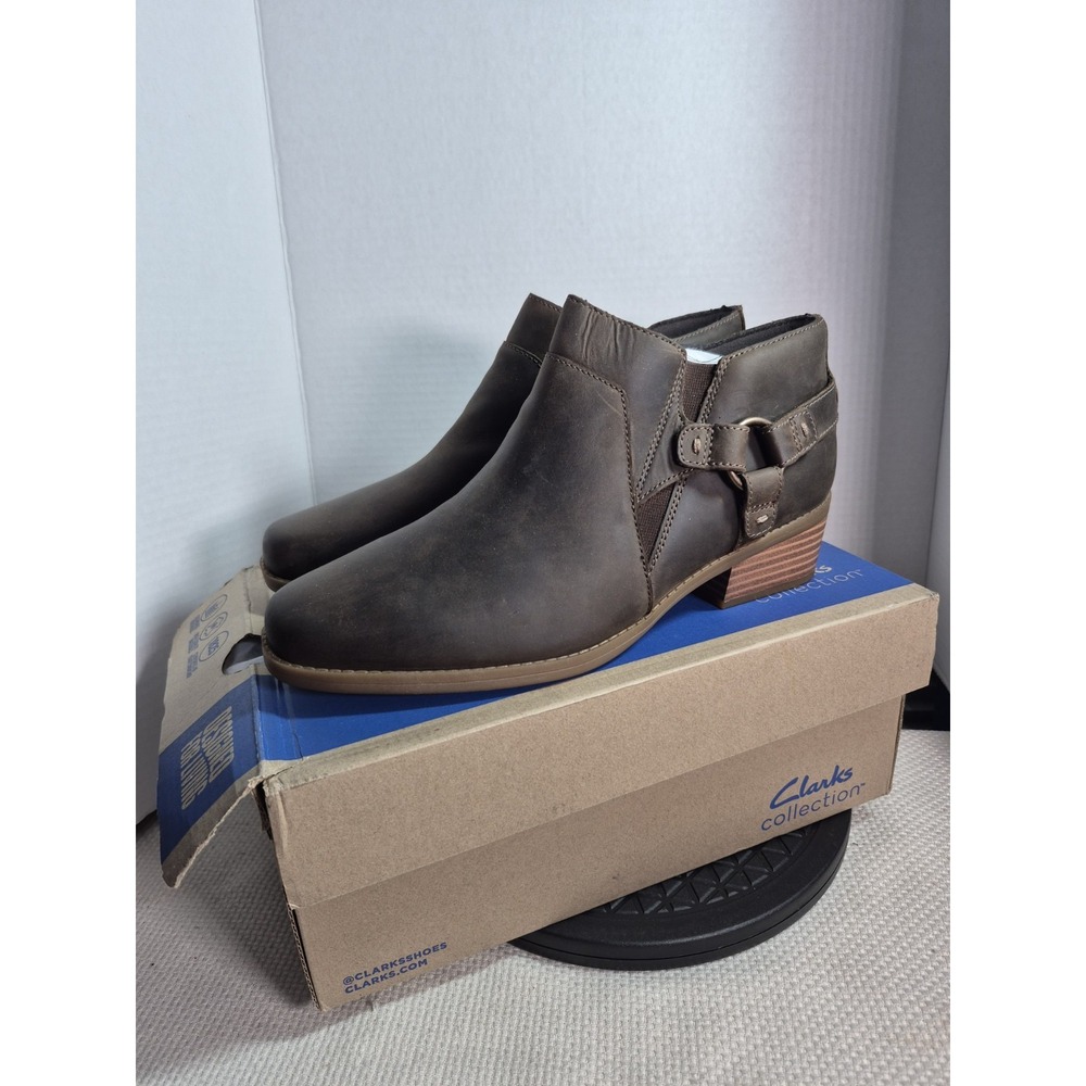 Clarks Womens Danyelle Gema Stacked Heel Oily Leather Booties, Taupe USA 9W NEW